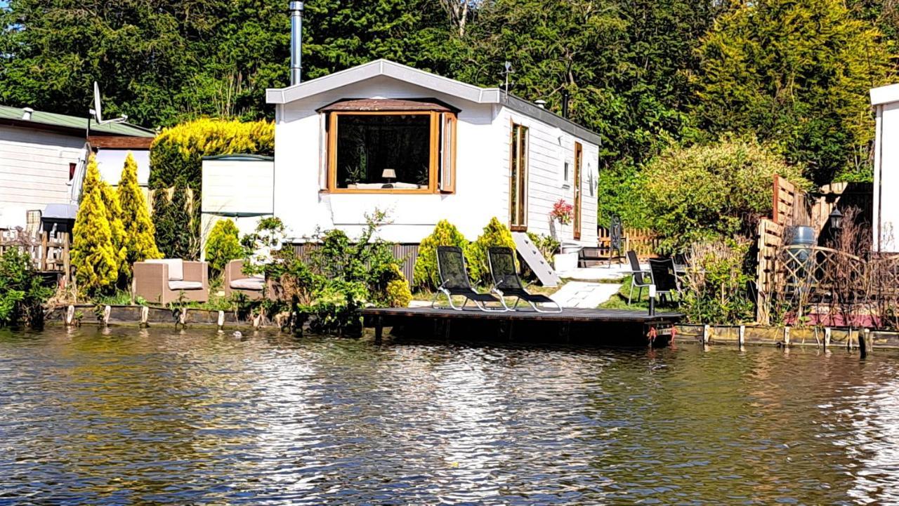 Het Witte Chalet Aan Het Water Van Monumentaal Fort Ooltgensplaat Dış mekan fotoğraf